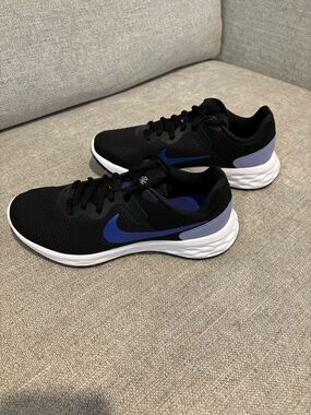 Nike Women’s Black & Blue Performance Running Sneakers